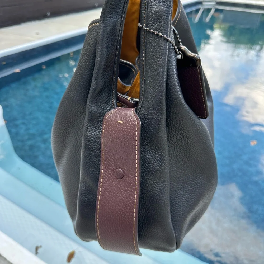 Rare 🐻 Coach Black and Burgundy - 3 in 1 Bag - Picture 5 of 12